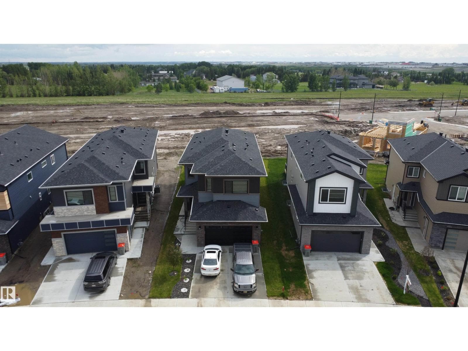 1837 63 AV NE — photo 4