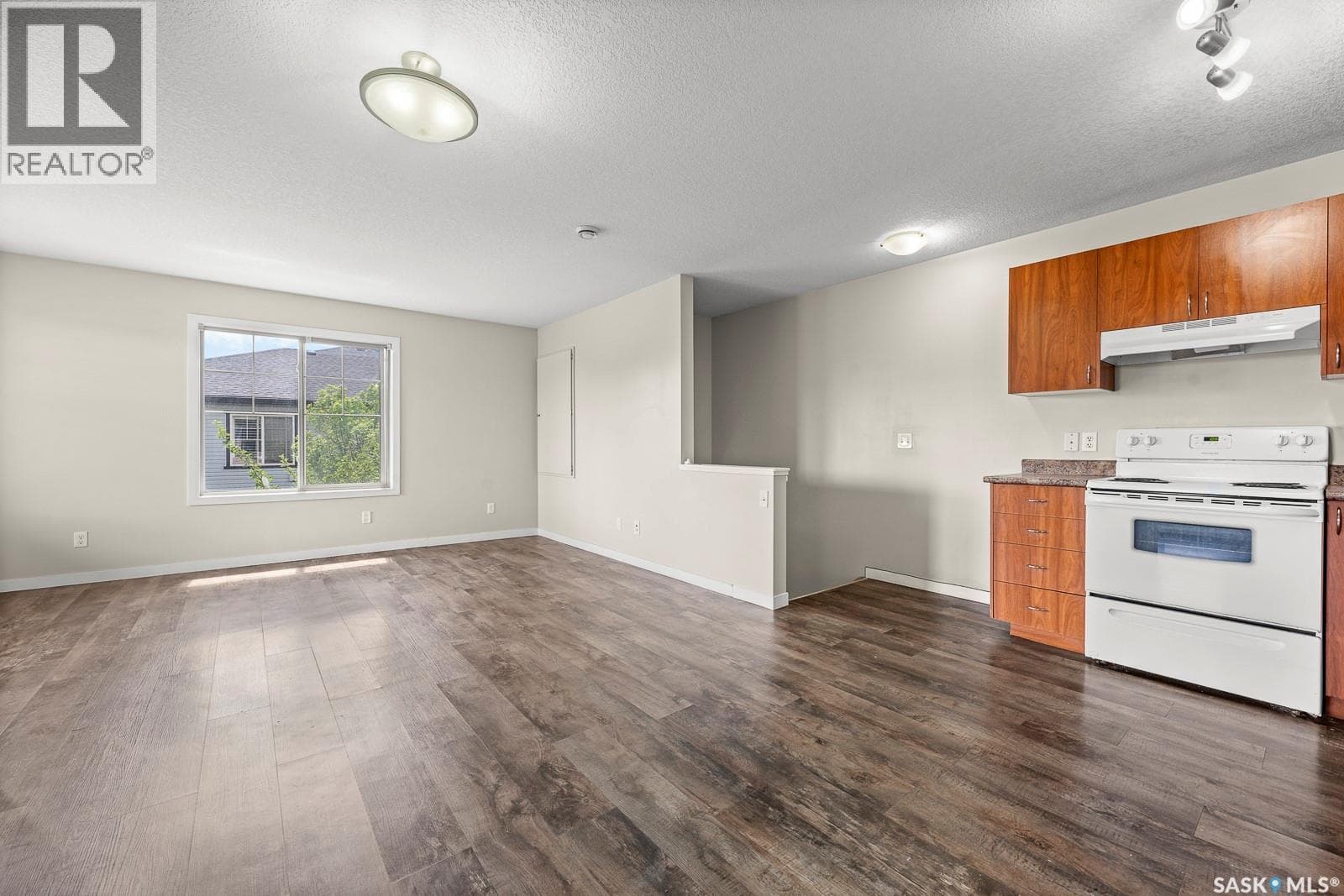 101 5051 JAMES HILL ROAD — photo 4