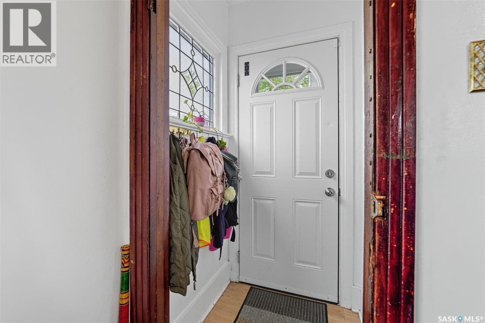416 Taylor STREET W — photo 2