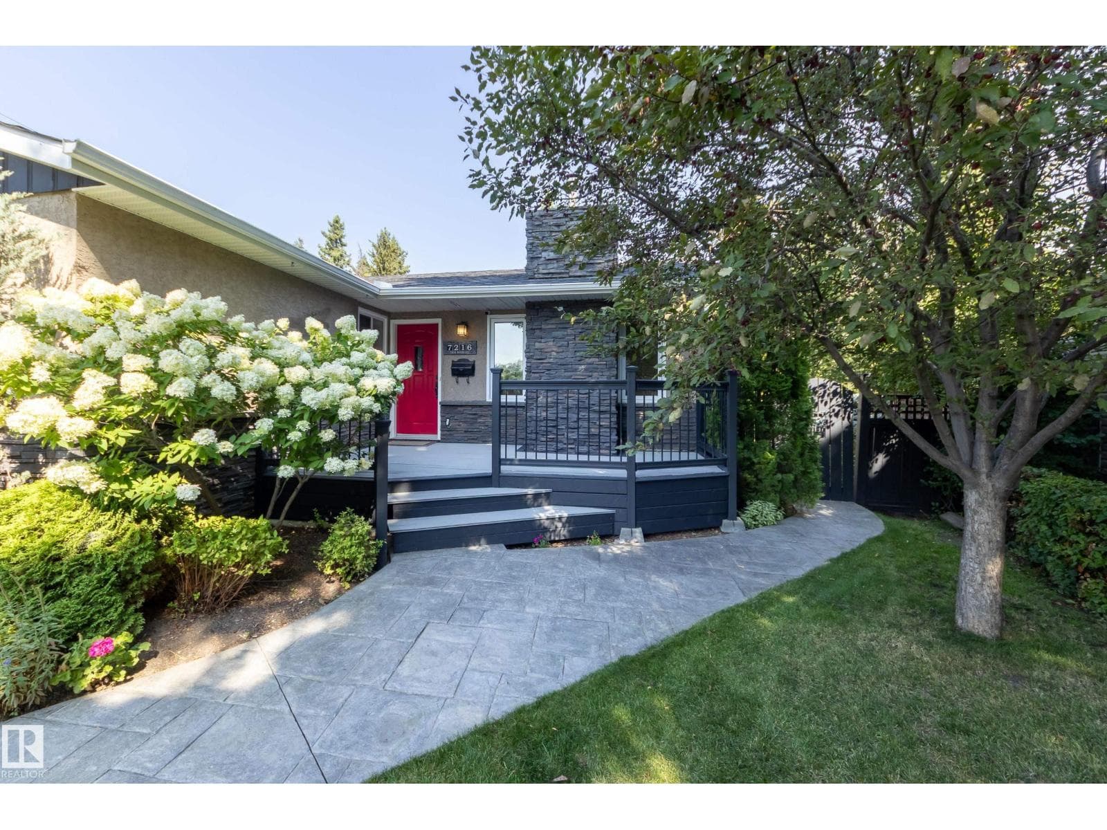 7216 103 AV NW — photo 2