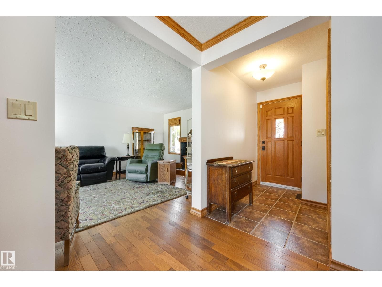 7216 103 AV NW — photo 4