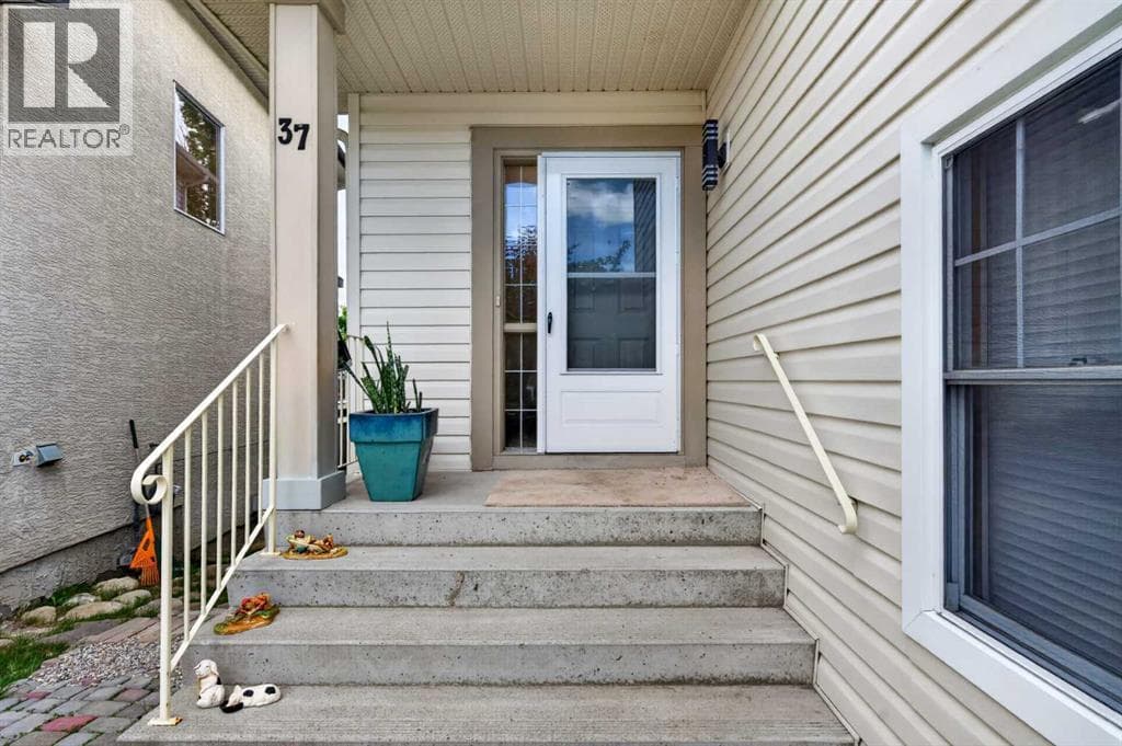 37 Tuscany Meadows Common NW — photo 3