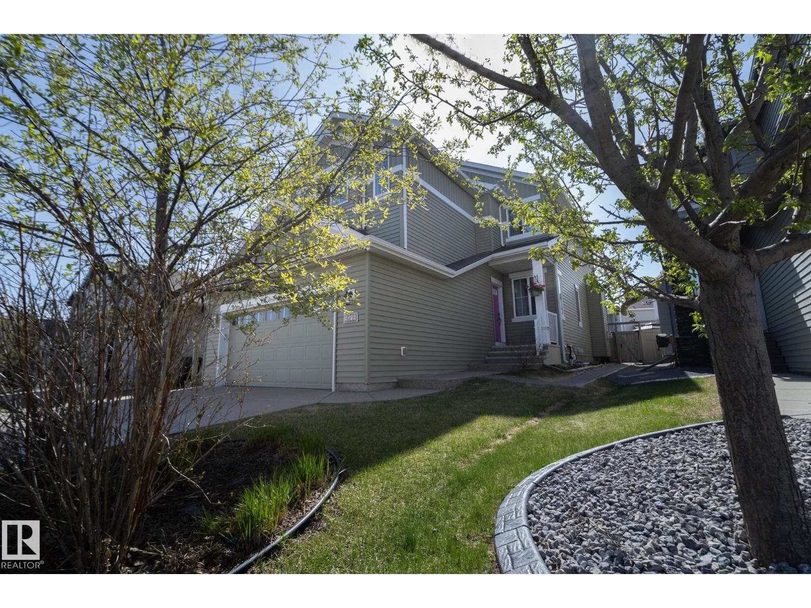 5315 17 AV SW