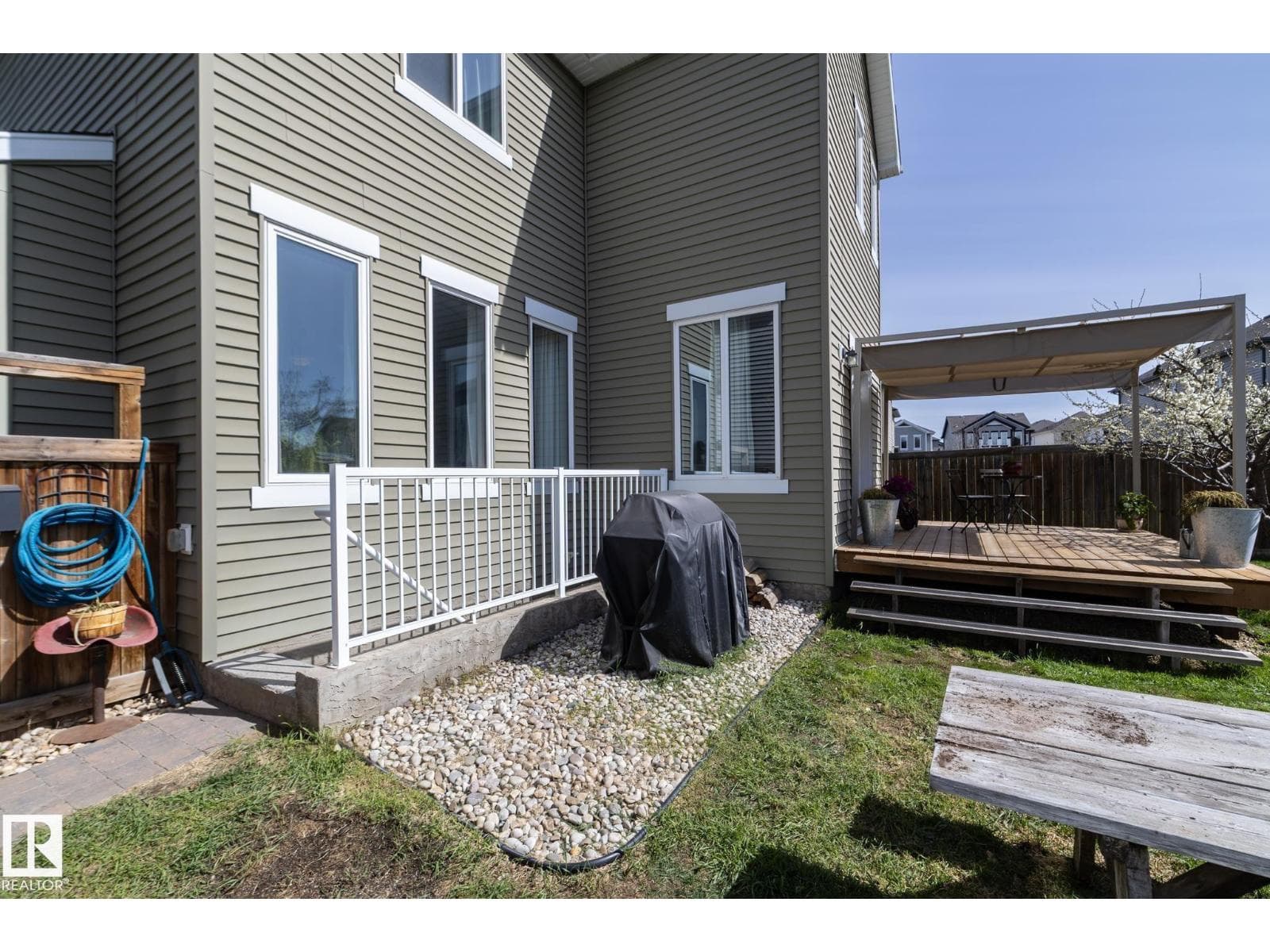 5315 17 AV SW — photo 3