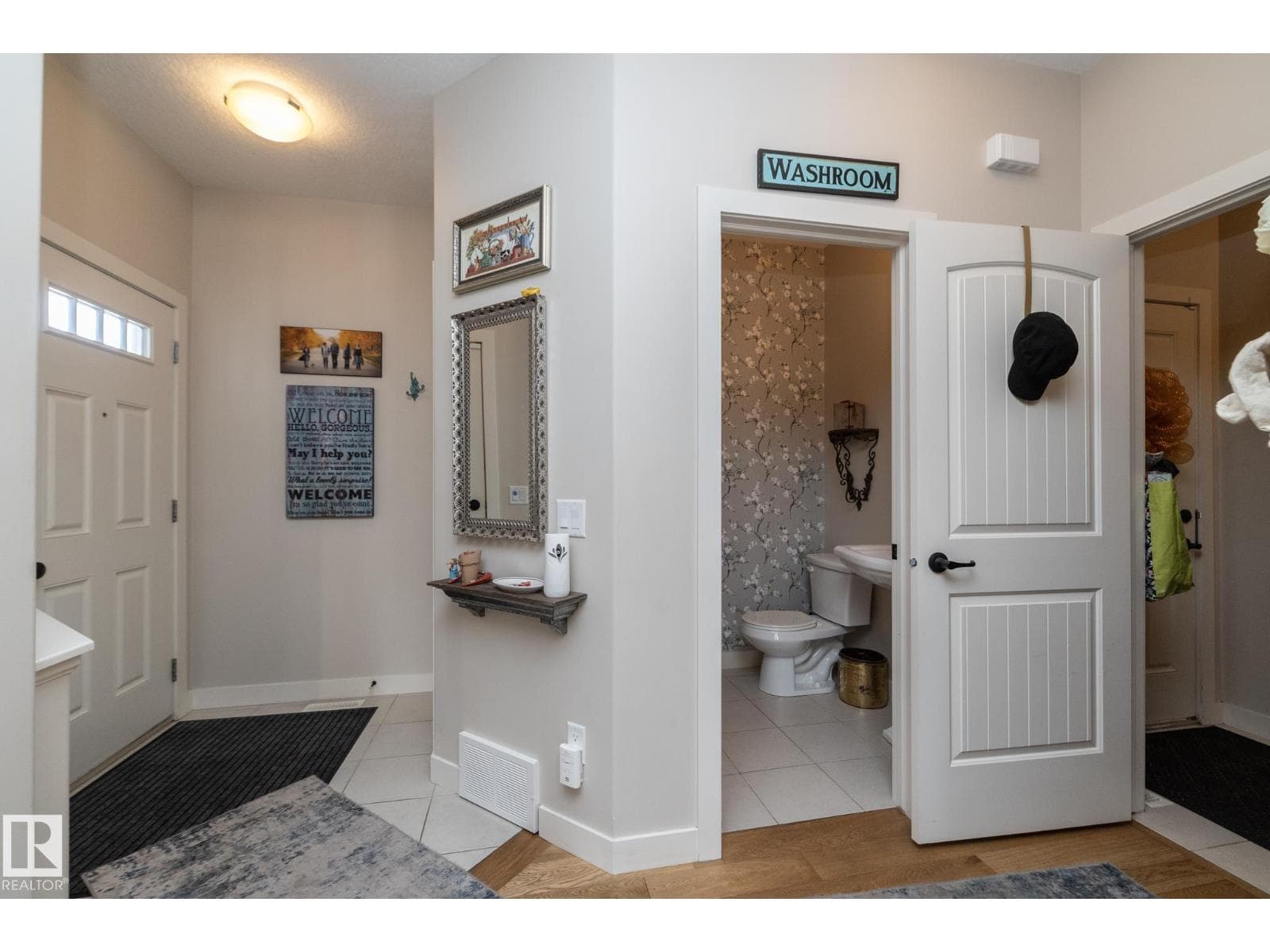 5315 17 AV SW — photo 5