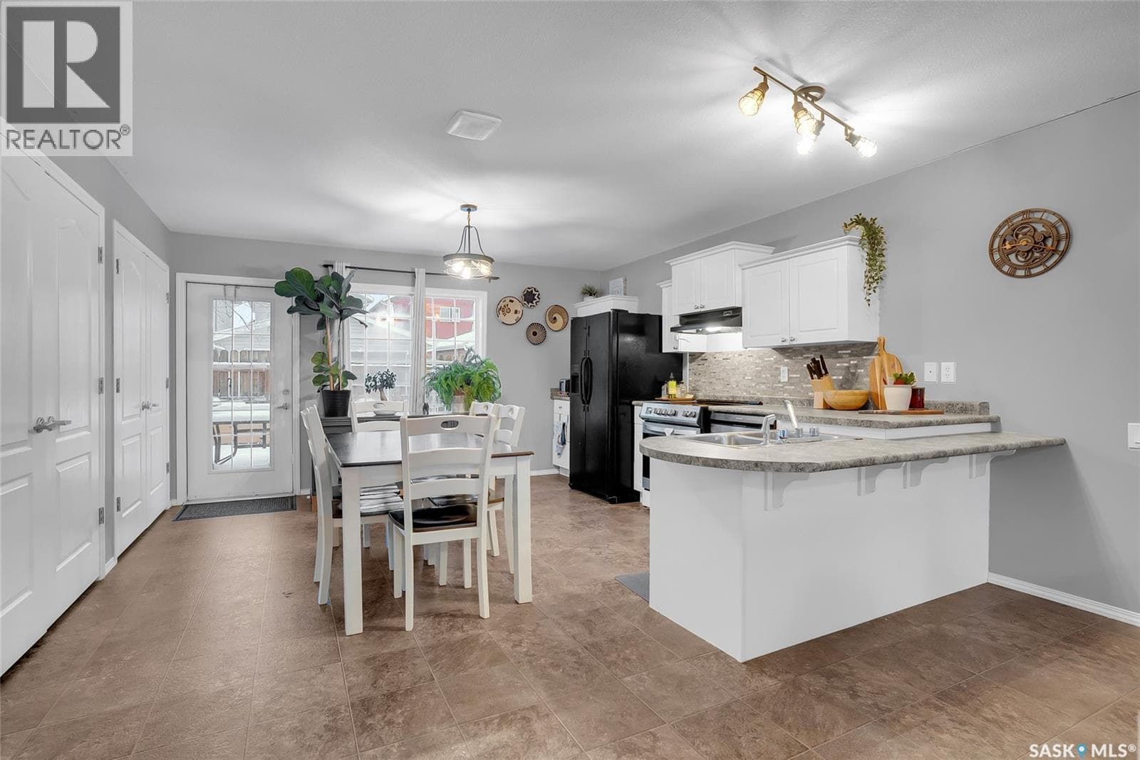 12 135 Keedwell STREET — photo 5