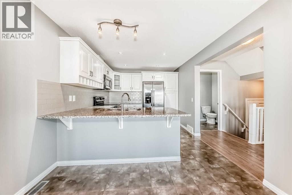 147 Windford Crescent SW — photo 3