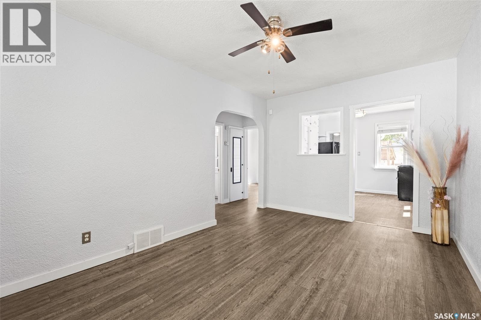 2167 Lindsay STREET — photo 4