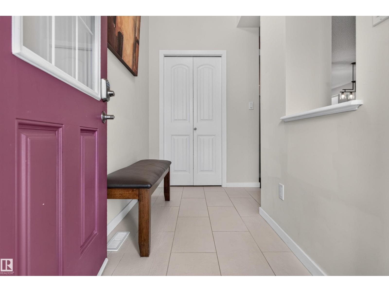 6928 22 AV SW — photo 3