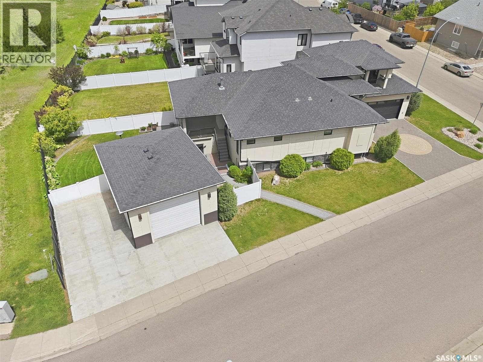327 Hastings LANE — photo 3