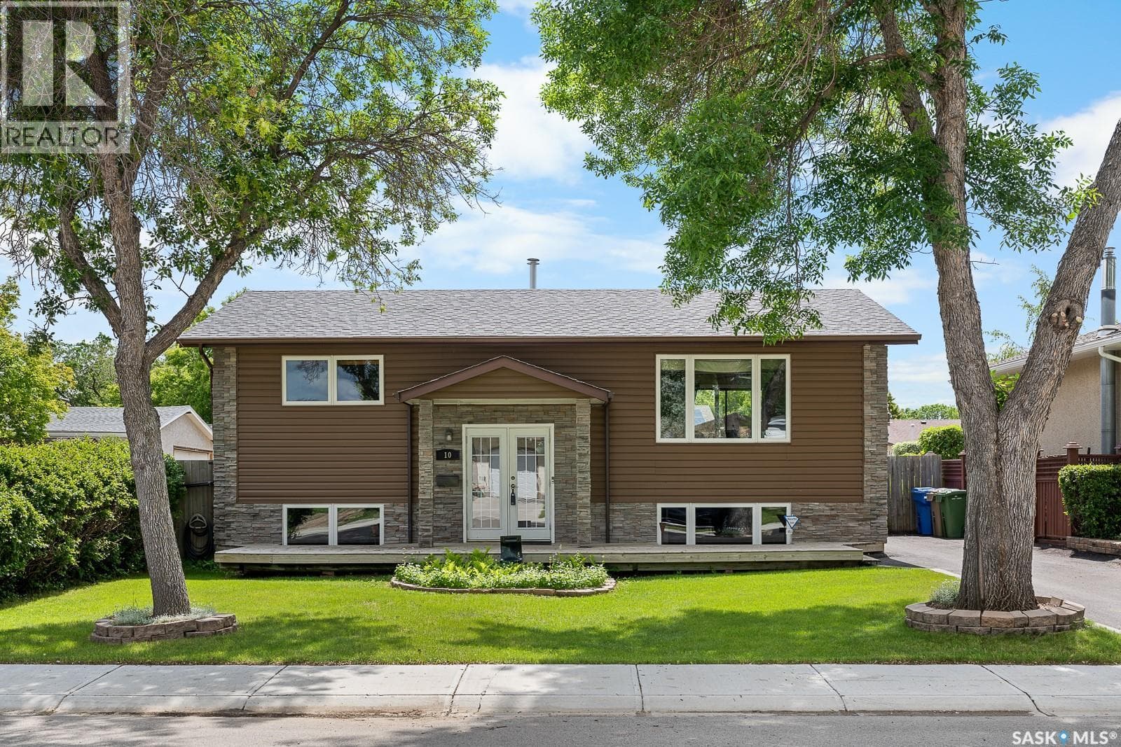 10 Bastedo CRESCENT
