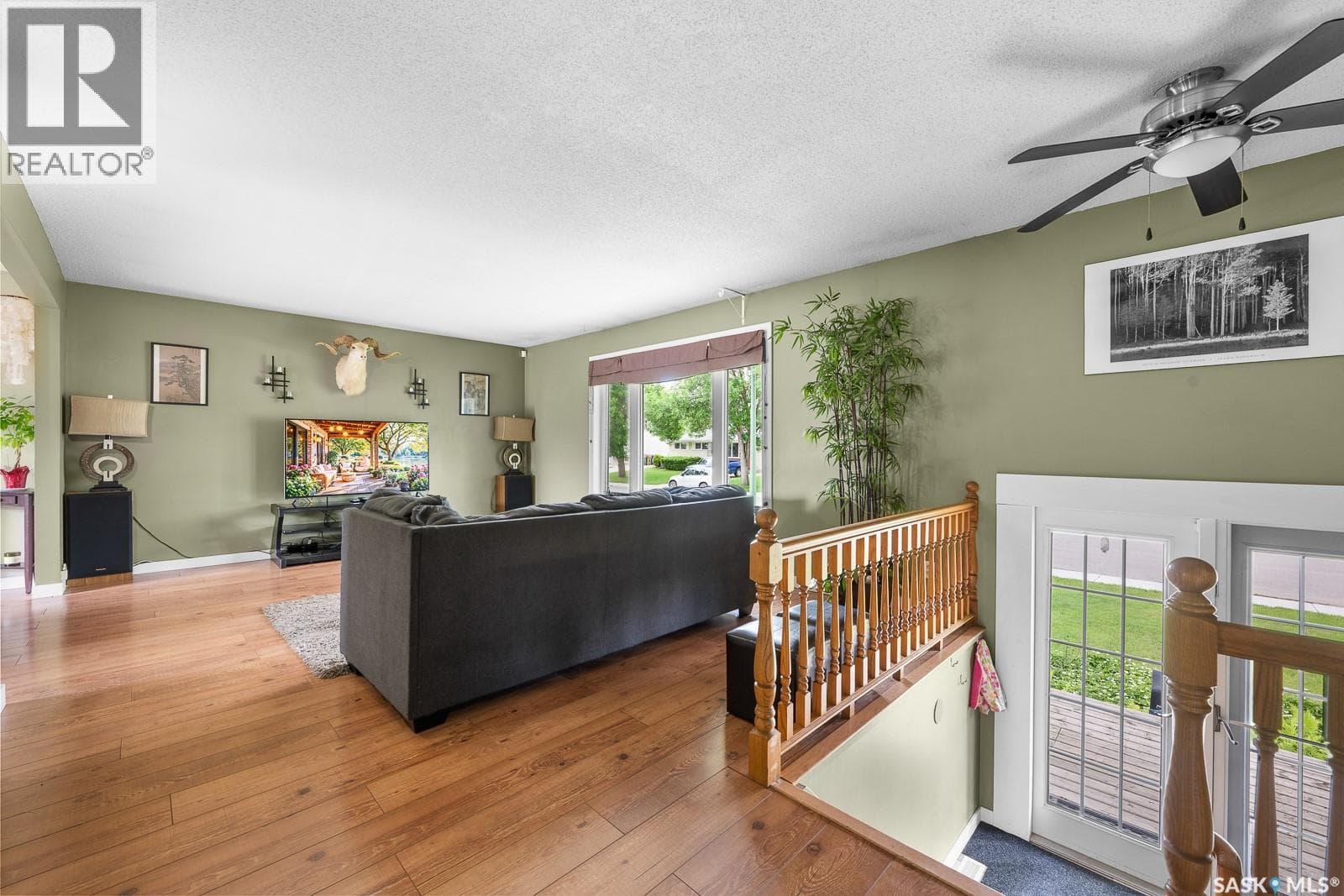 10 Bastedo CRESCENT — photo 2