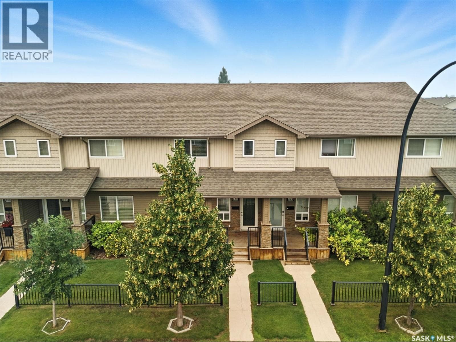 380 Willowgrove LANE — photo 4