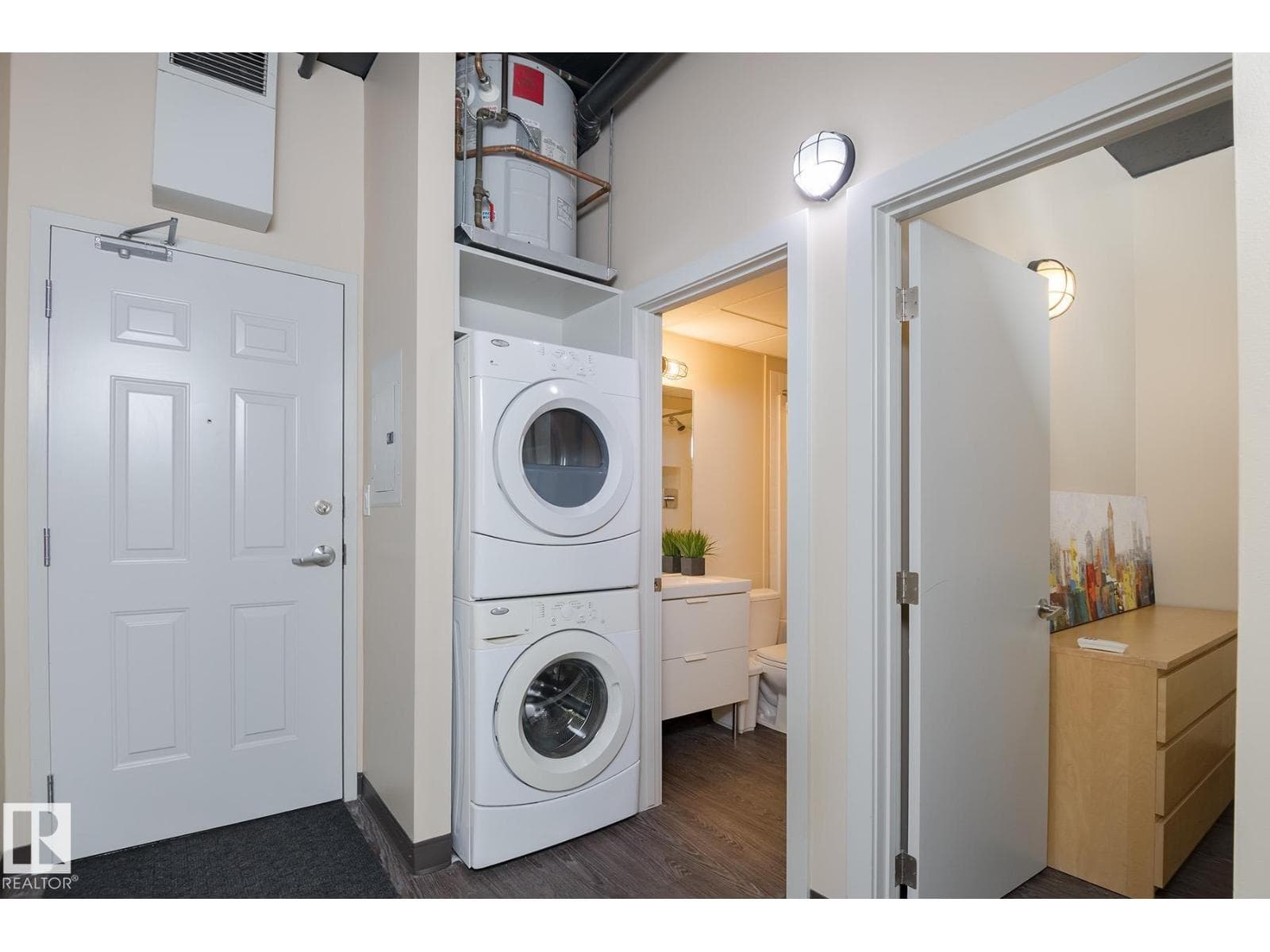 #411 10024 JASPER AV NW — photo 5