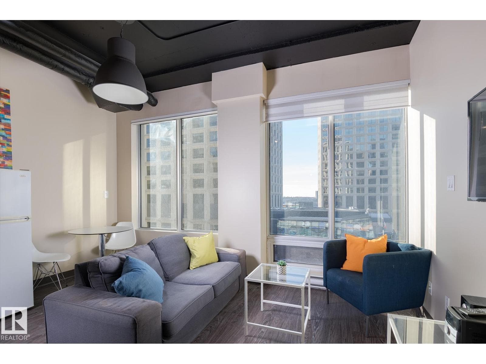 #411 10024 JASPER AV NW
