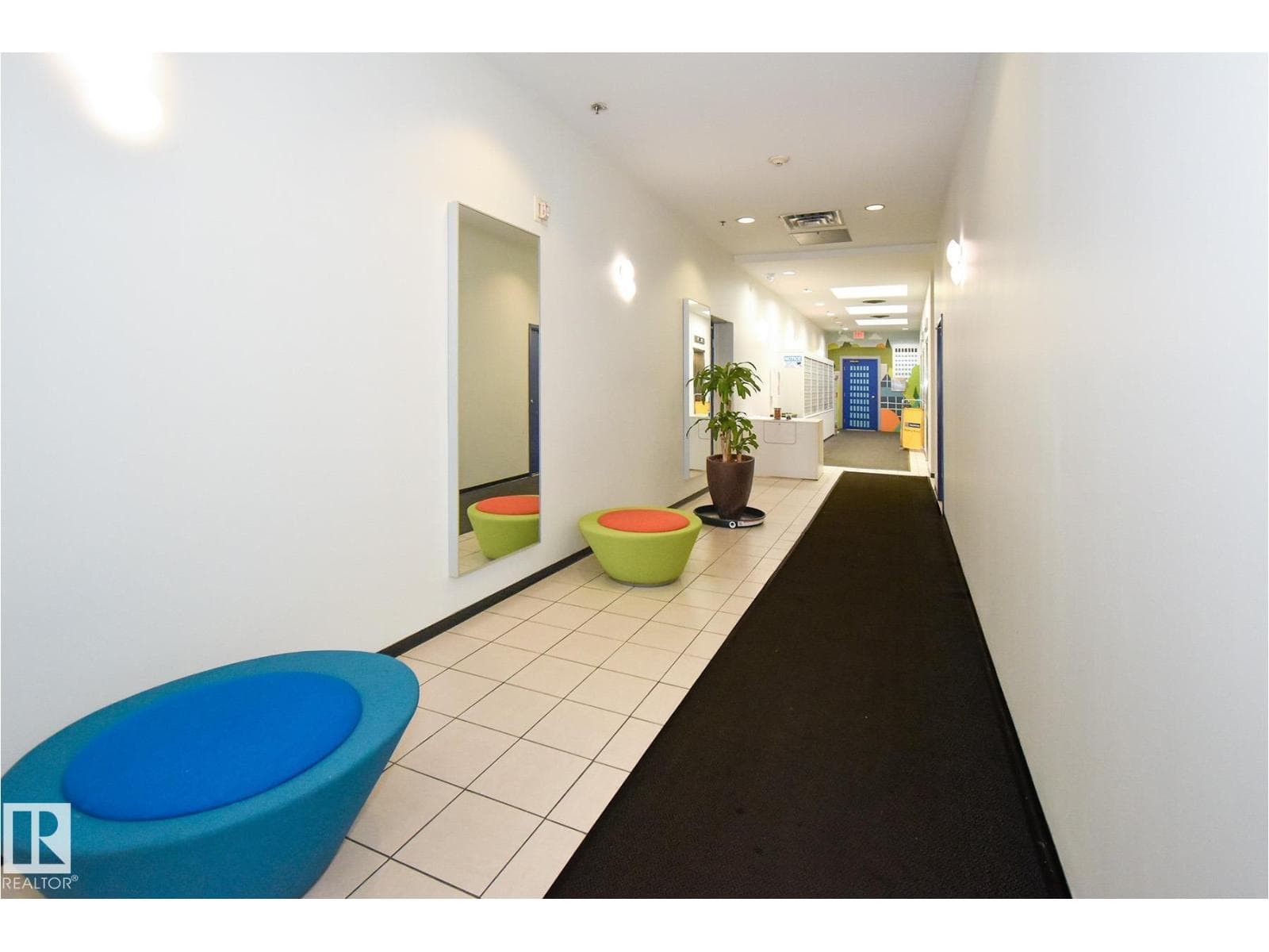 #411 10024 JASPER AV NW — photo 3