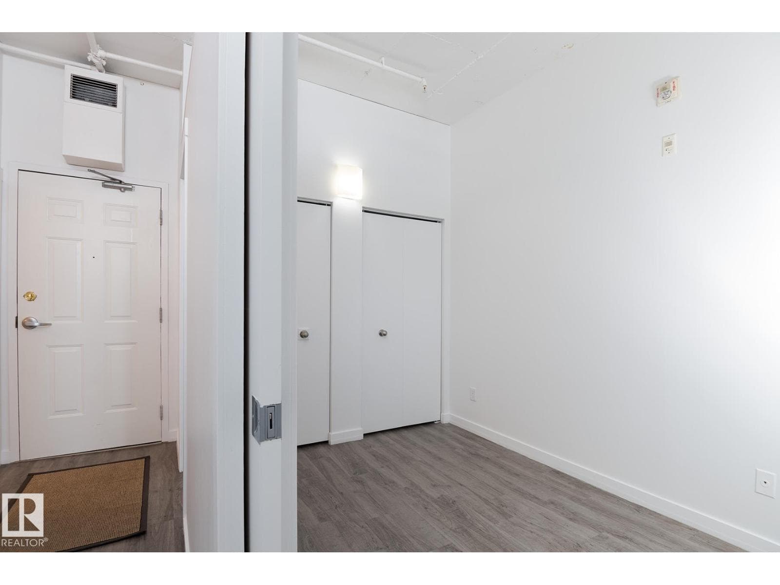 #910 10024 JASPER AV NW — photo 5