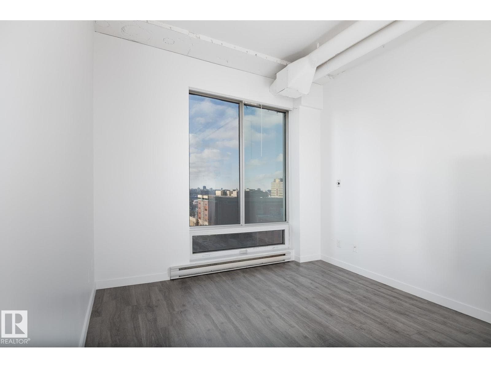 #910 10024 JASPER AV NW — photo 3