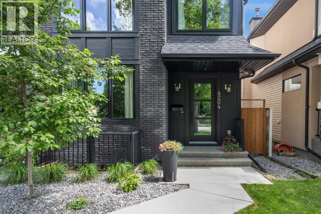 4204 16a Street SW — photo 2