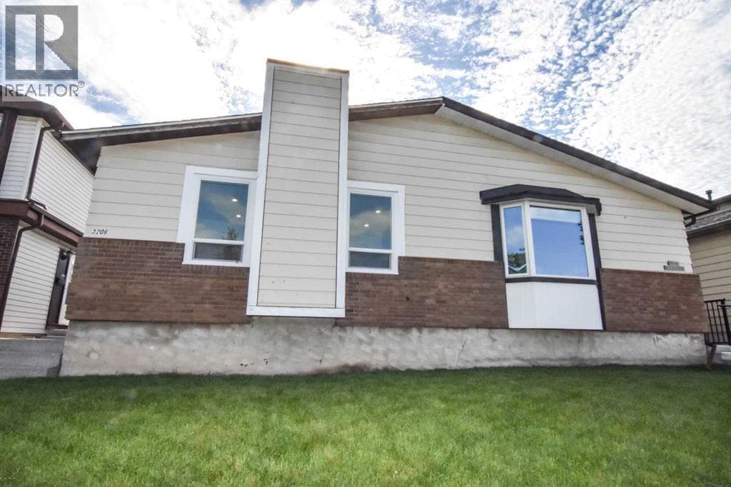3206 51 Street SW — photo 4
