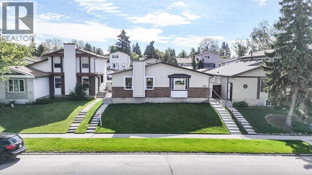3206 51 Street SW — photo 2