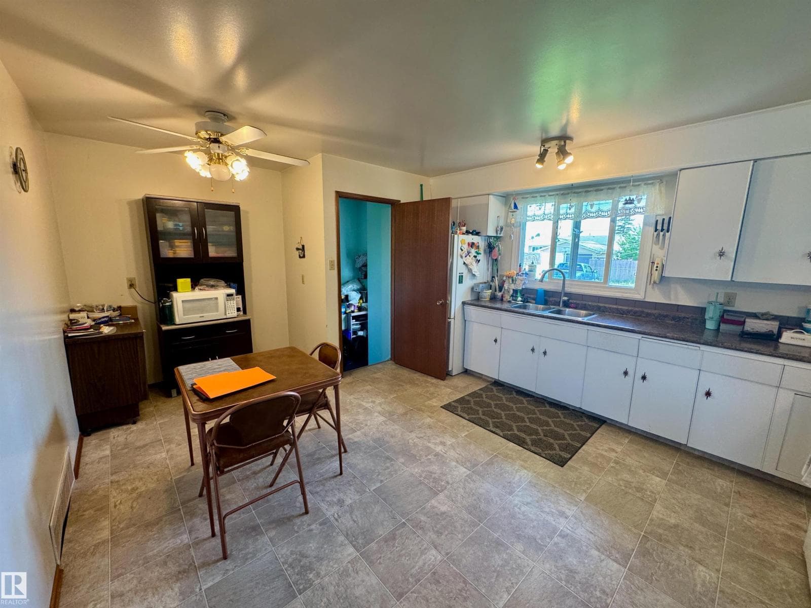 4433 48 AV — photo 3