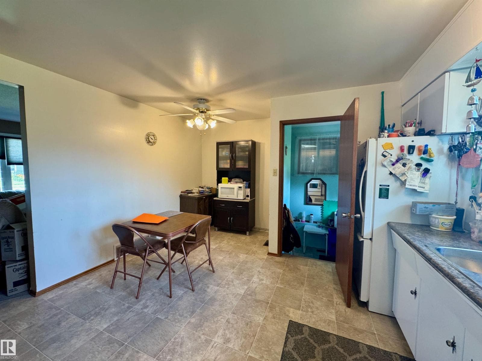 4433 48 AV — photo 5
