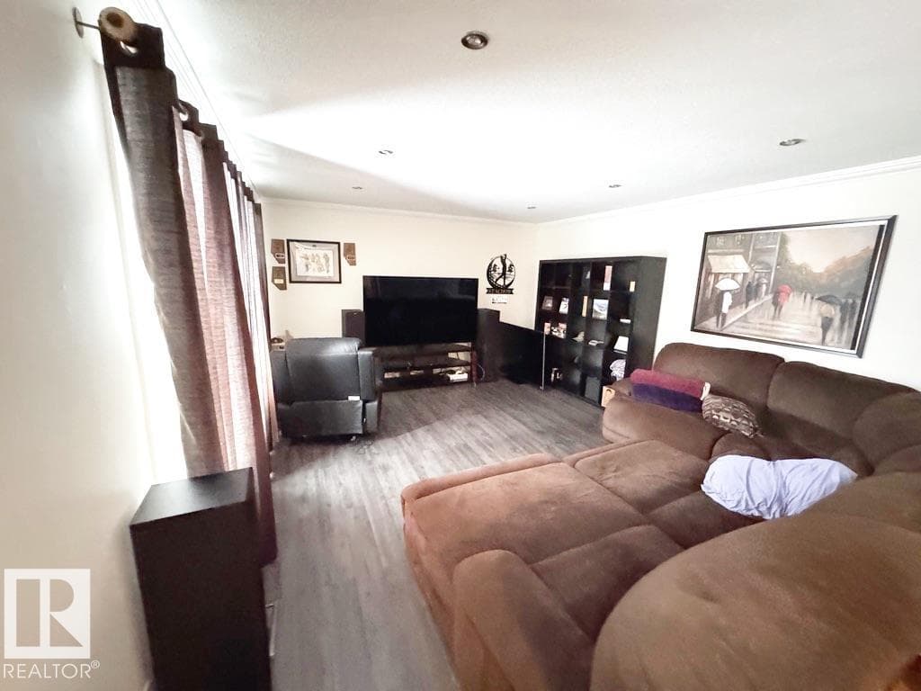 5114 44 AV — photo 4