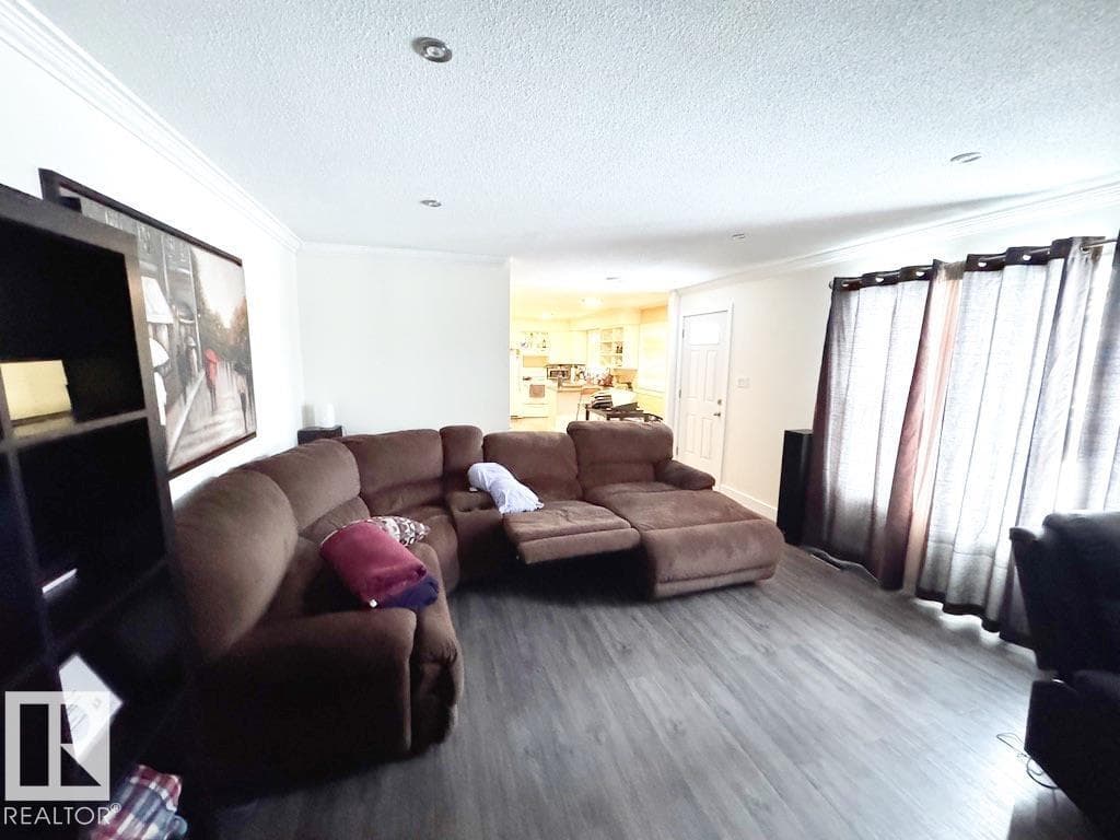 5114 44 AV — photo 5
