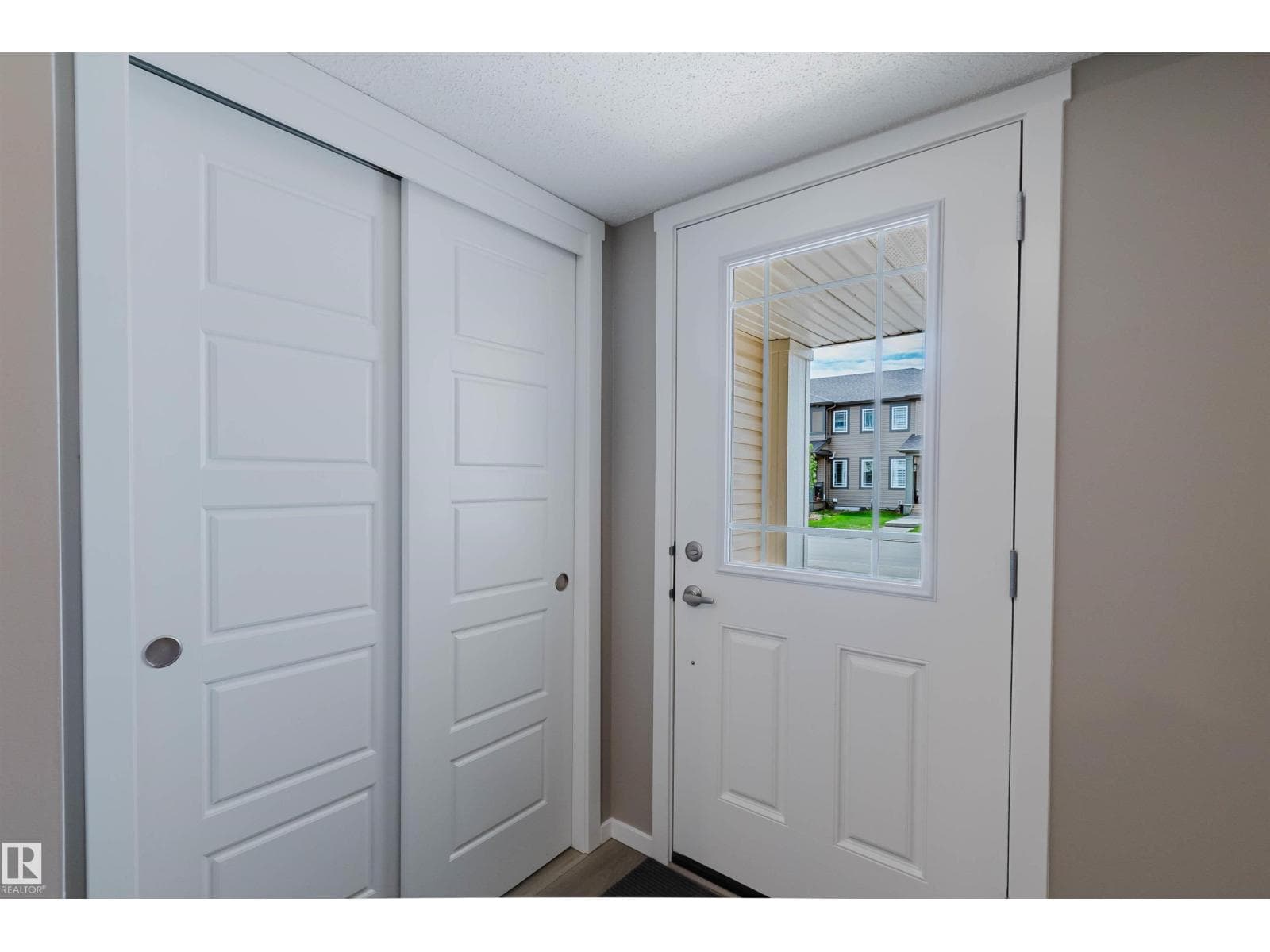 20418 15A AV NW — photo 3