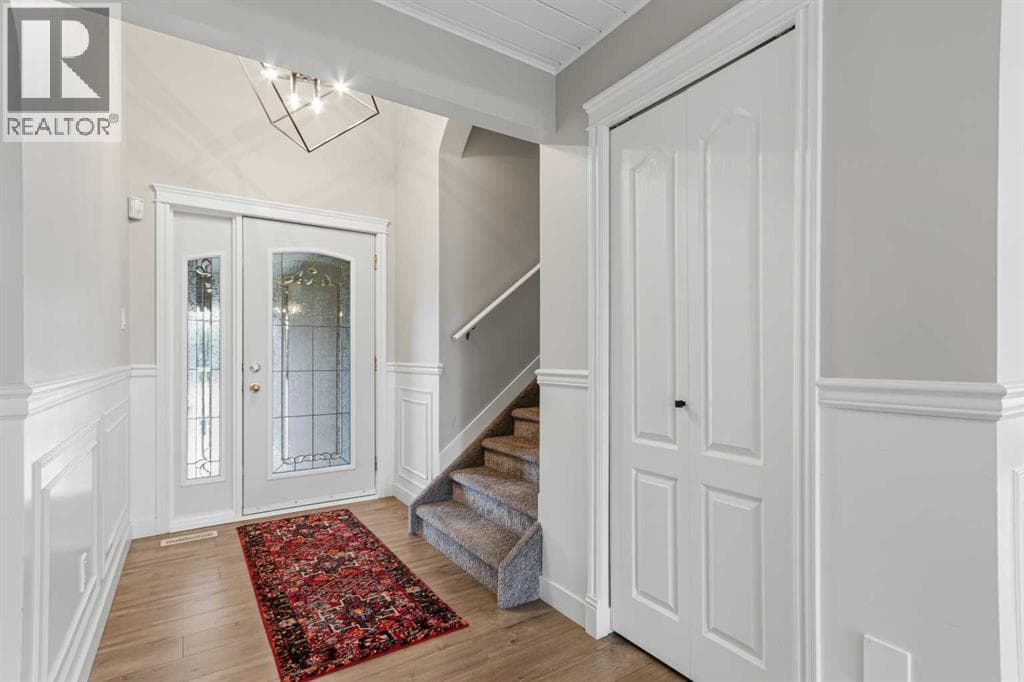 5613 37 Street — photo 2