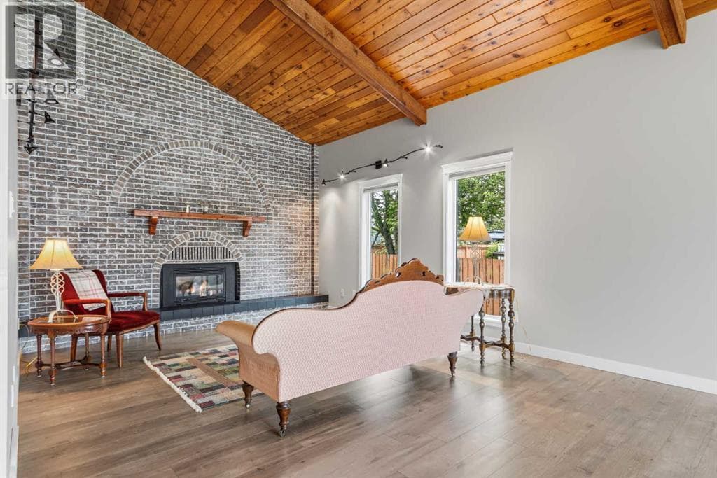 5613 37 Street — photo 3
