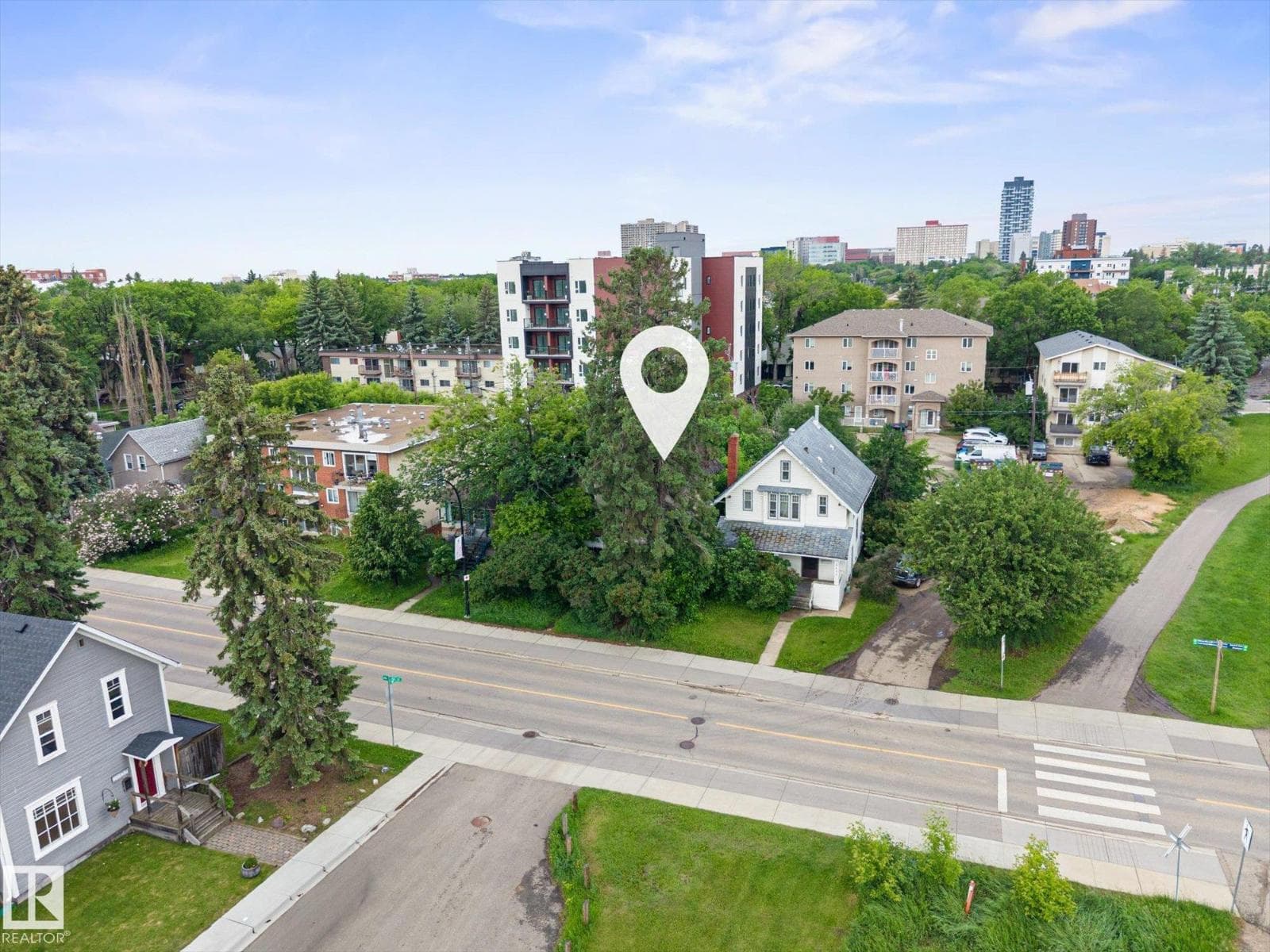 8526 106 ST NW