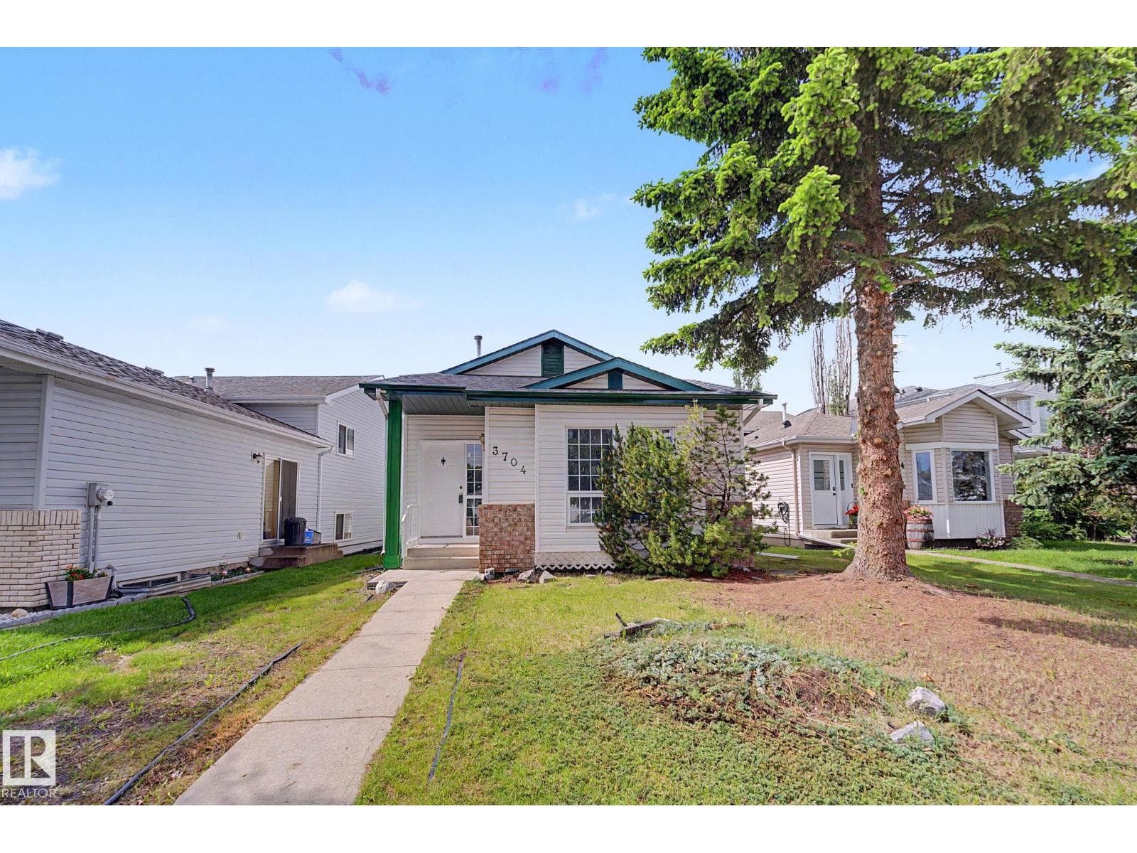 3704 39 AV NW — photo 2