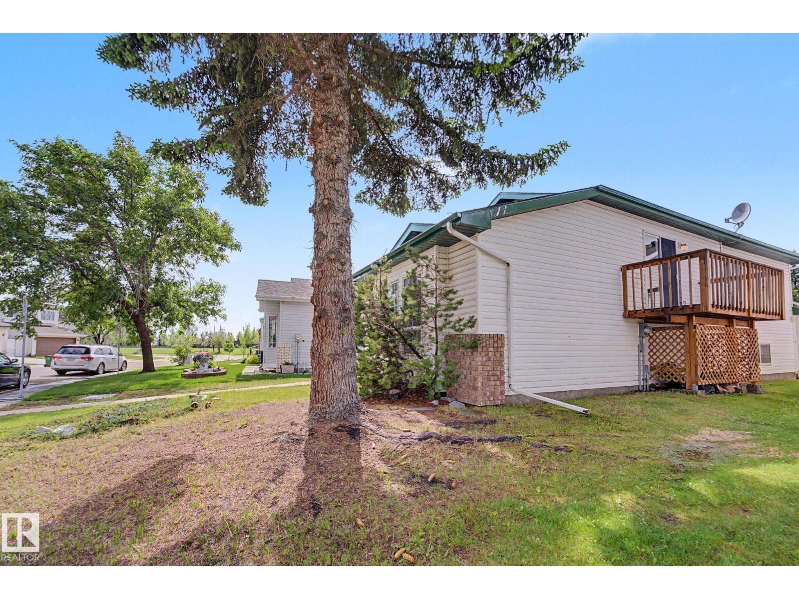 3704 39 AV NW — photo 3