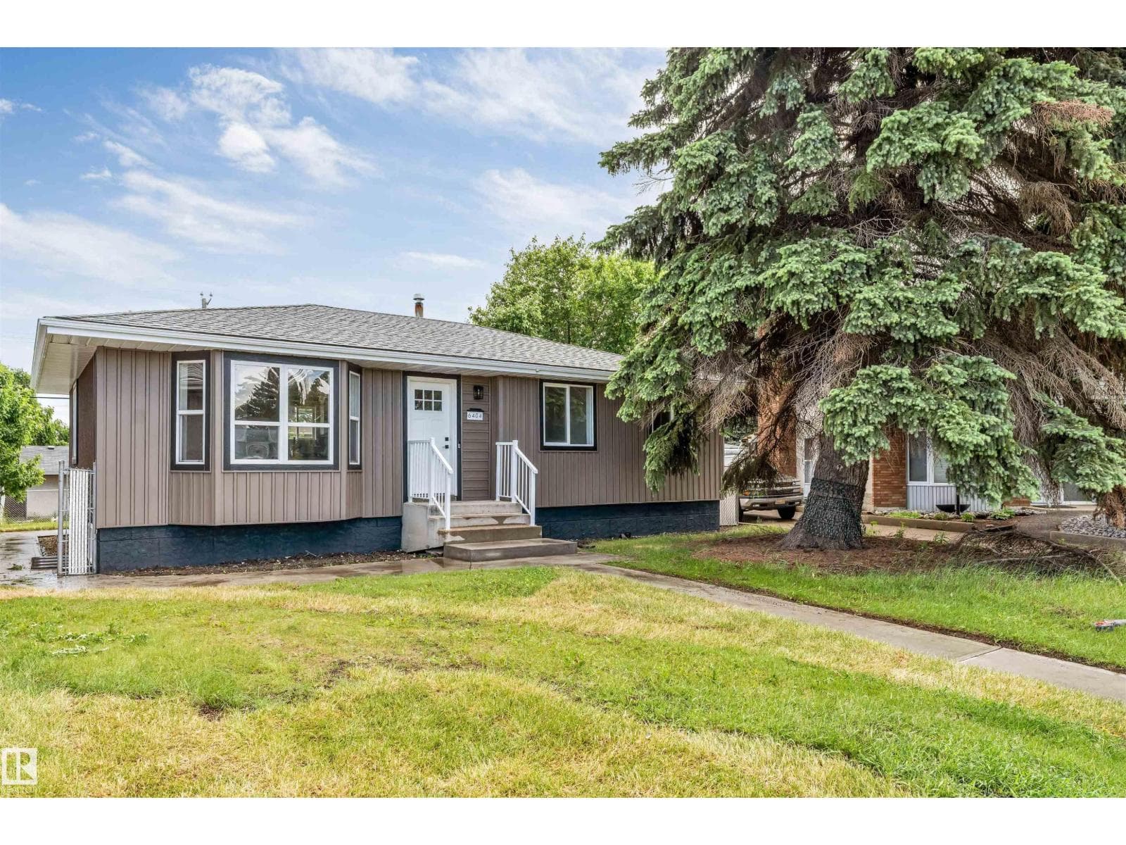 6404 88 AV NW