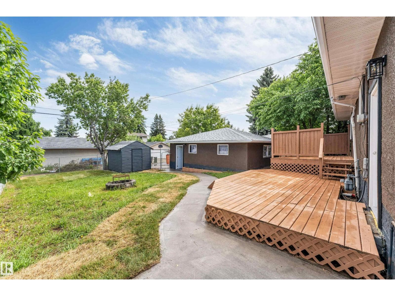 6404 88 AV NW — photo 3