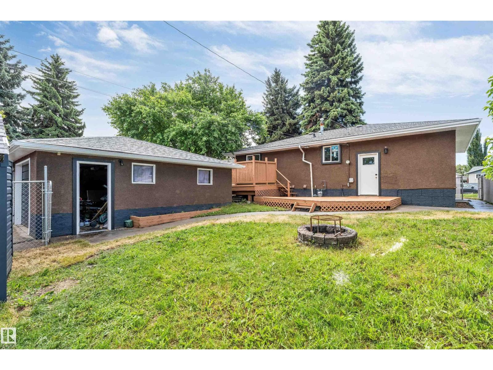 6404 88 AV NW — photo 4