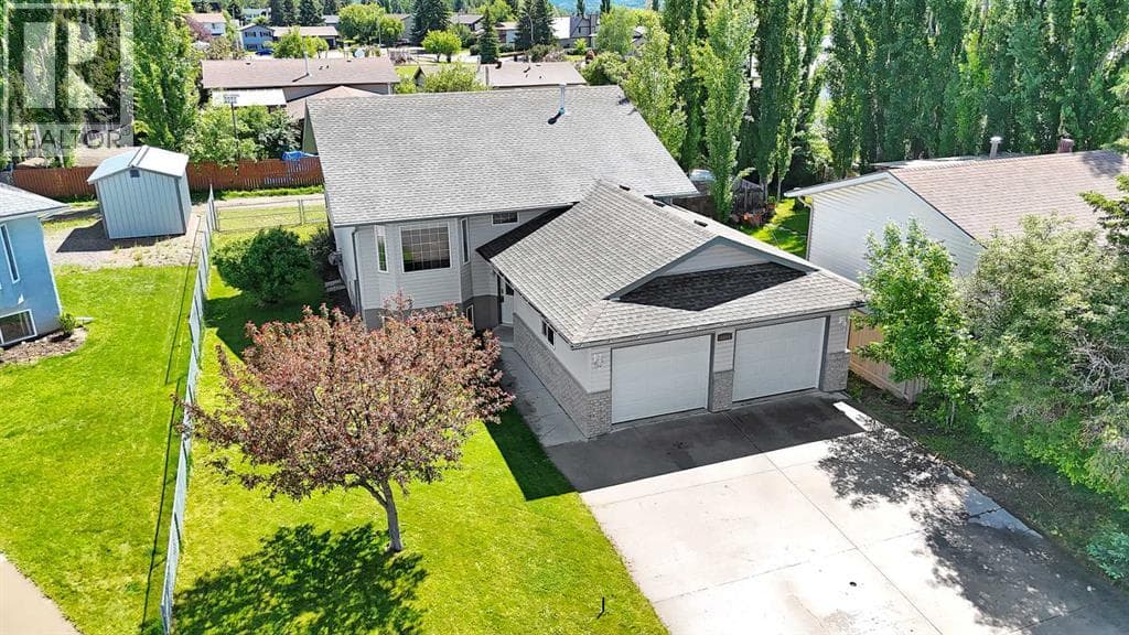 5823 60 Avenue — photo 2