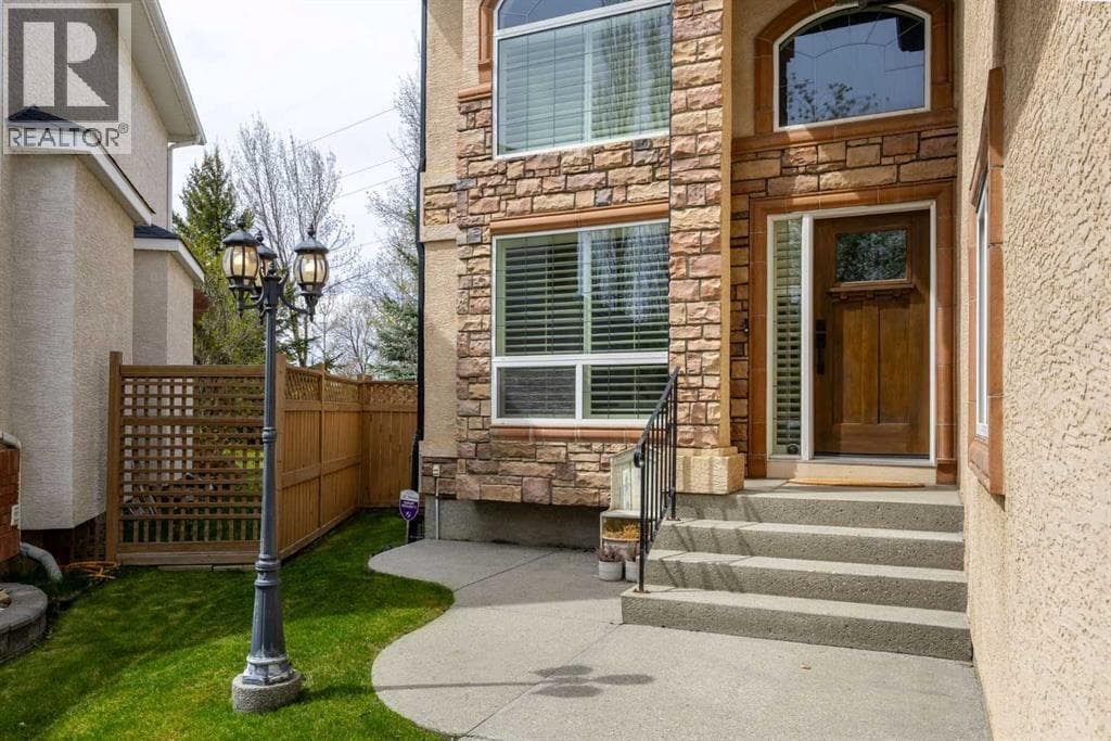 22 Strathridge Court SW — photo 3