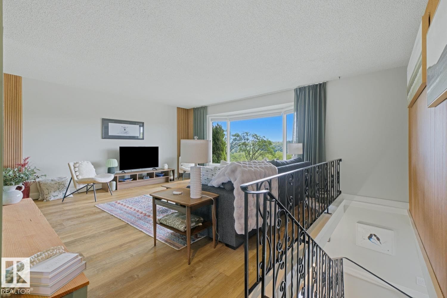 3504 102 AV NW — photo 5