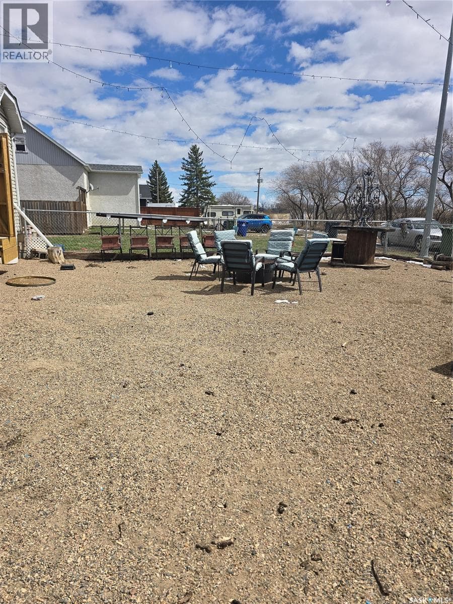 209 Allan STREET — photo 4