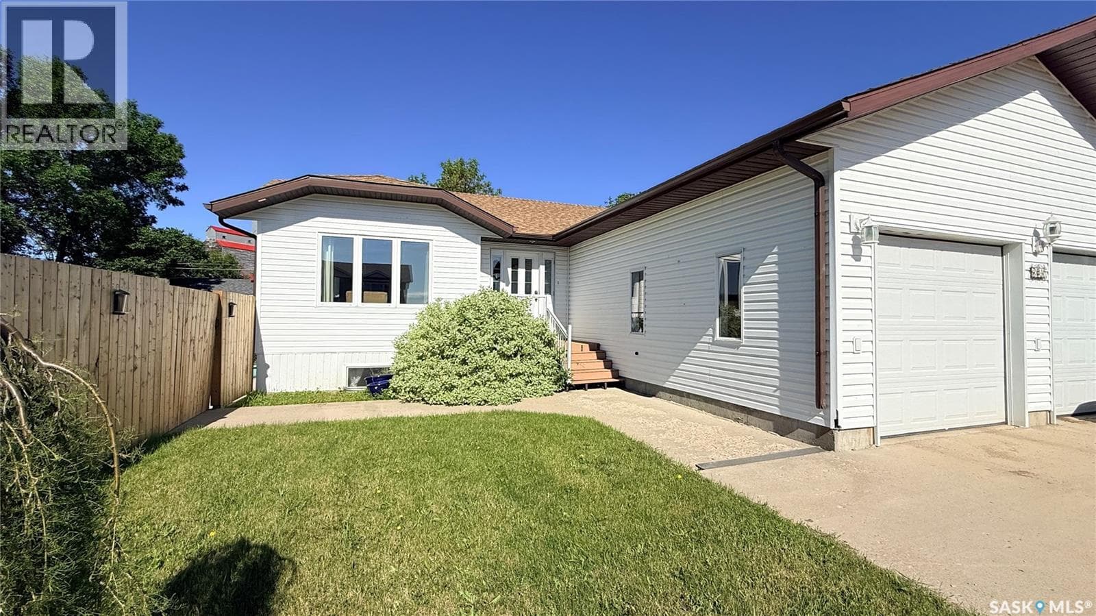 304 Archibald STREET — photo 3