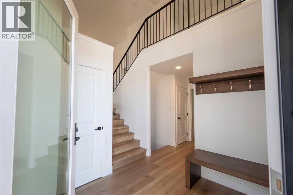 639 Sixmile Crescent S — photo 2