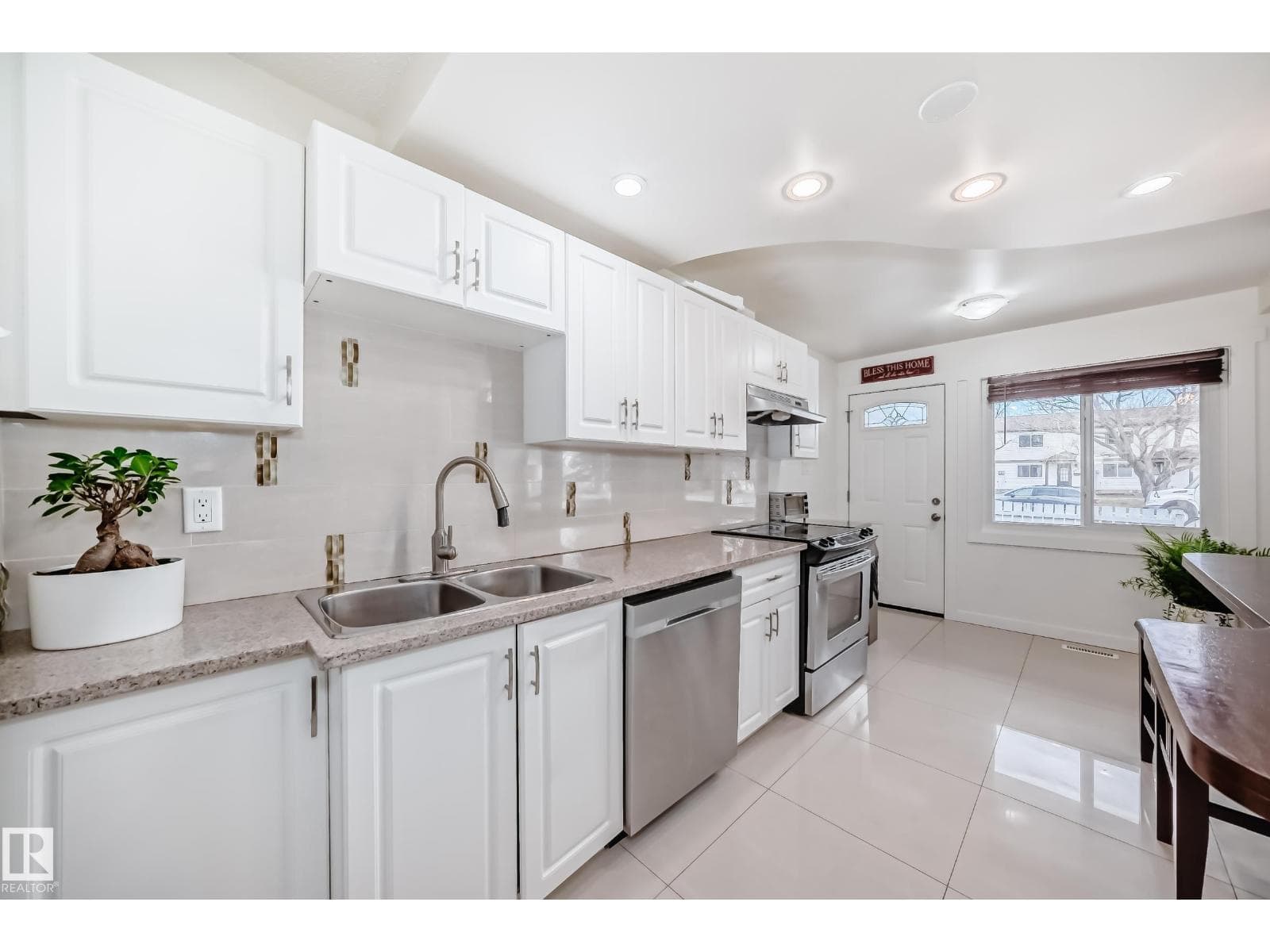 75 AMBERLY CO NW — photo 5
