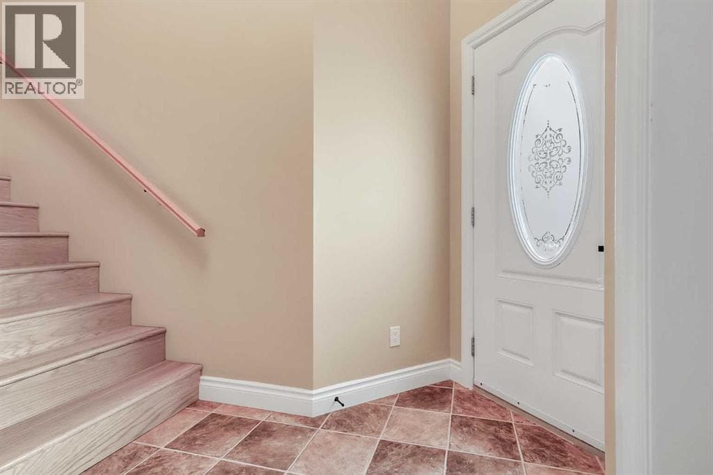 46 Mackenzie Crescent — photo 5