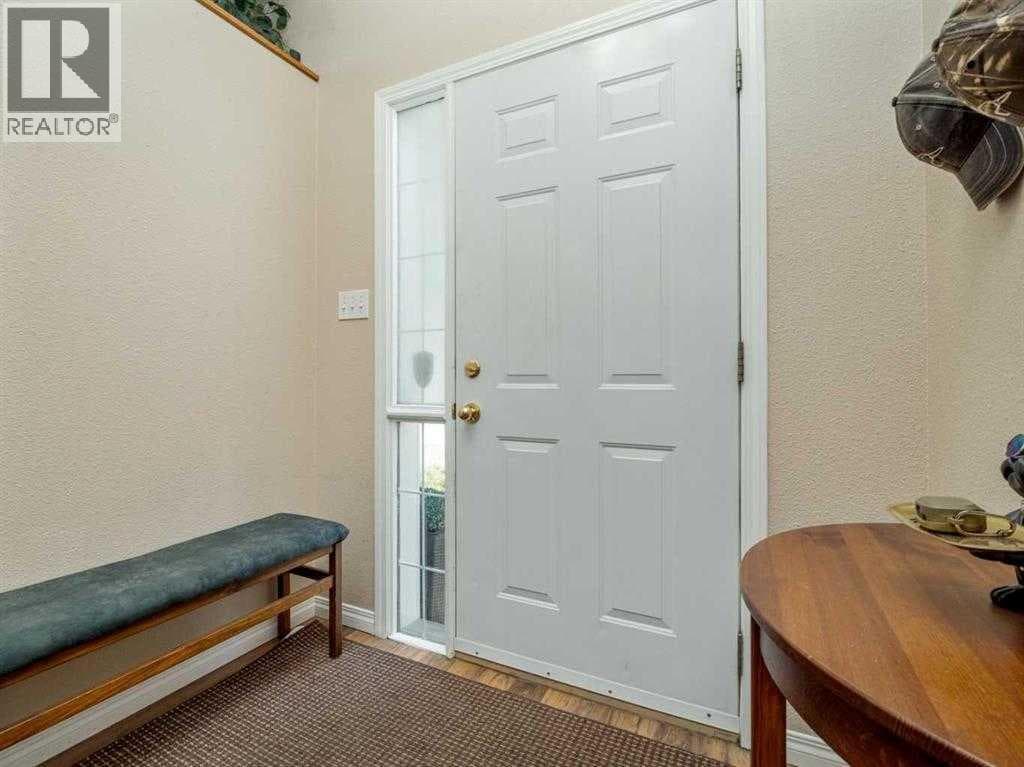 33 Peigan Court W — photo 2