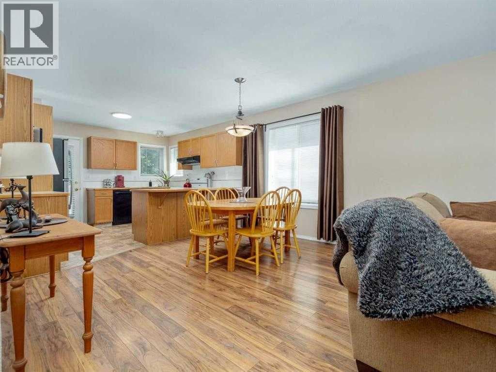 33 Peigan Court W — photo 4