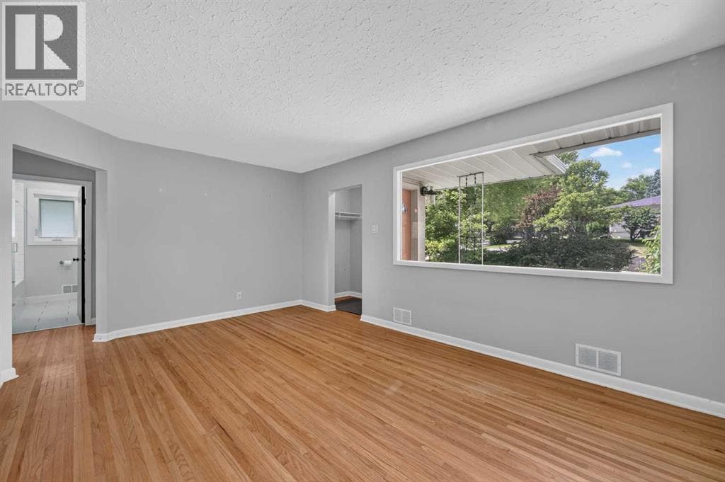 136 Hendon Drive NW — photo 3
