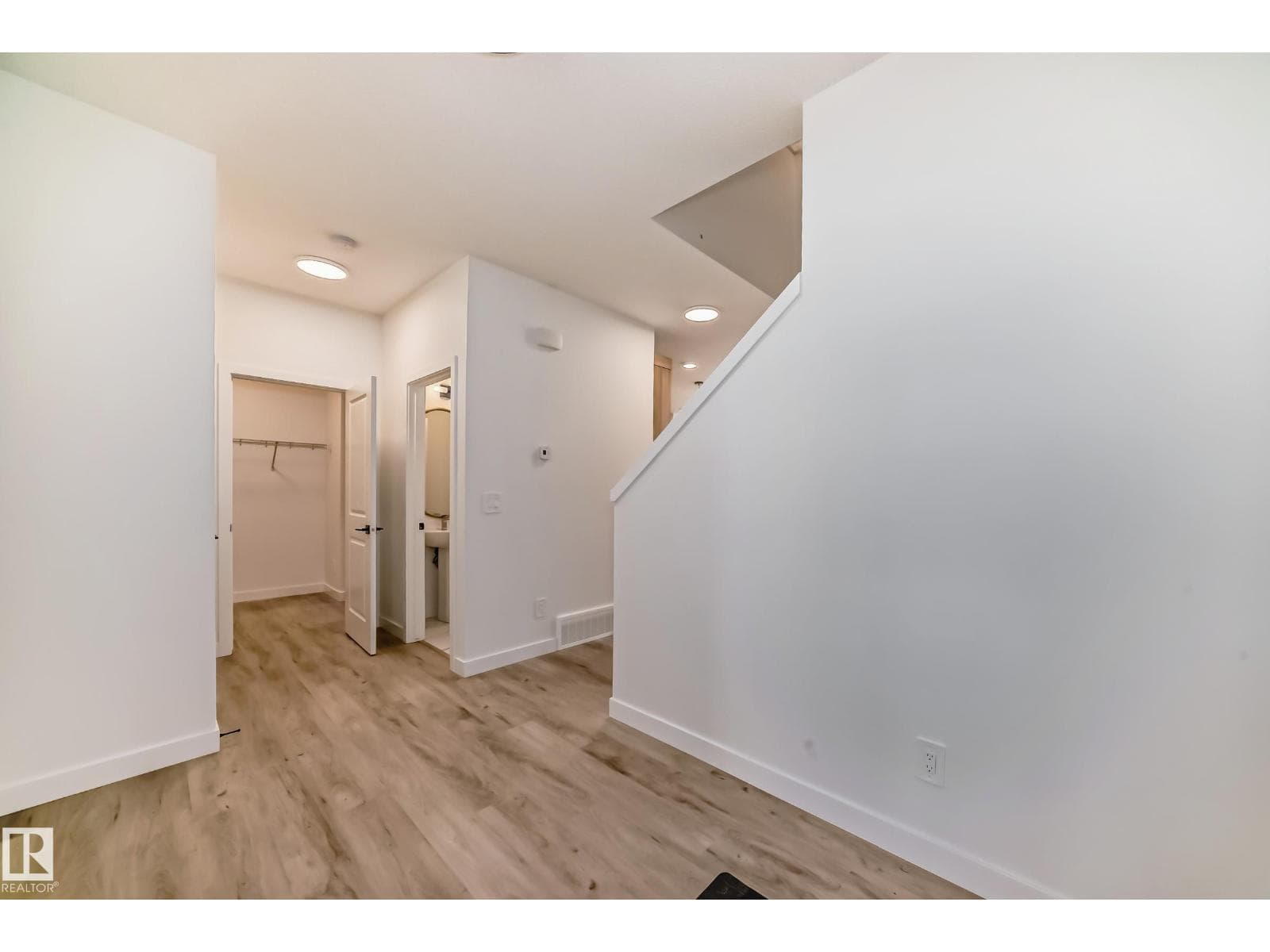 8255 Kiriak LO SW — photo 2